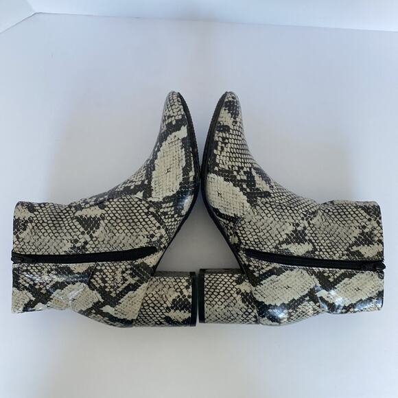 Womens 9 booties Memory Foam Fall ankle boots Stretch Boho Snake Time and Tru - Picture 2 of 15